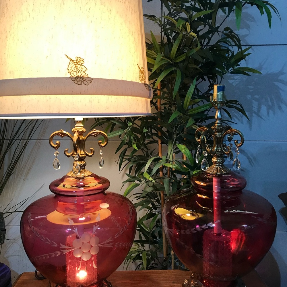 GORGEOUS VINTAGE PINK/CRANBERRY FLASH LAMP SET